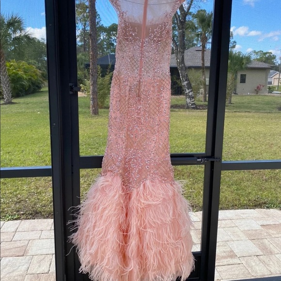 HOMECOMING PROM DRESS - Picture 5 of 11